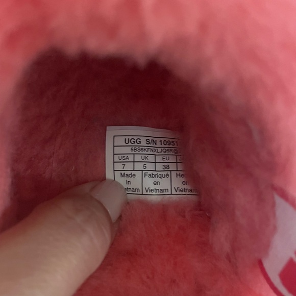 UGG Fluff Yeah slippers - size 7 women’s - Picture 5 of 5